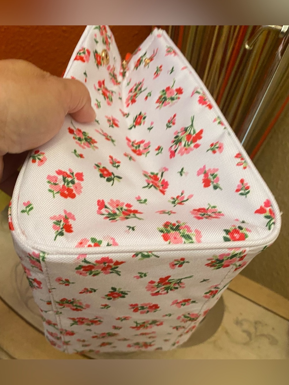Kate Spade ♠️ New York - NEW - Flowers Red Insulated Lunch Tote - Picture 8 of 13